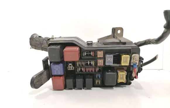Toyota Land Cruiser (HDJ90) Fuse box set 8266160080