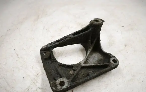BMW 5 E60 E61 Engine mounting bracket 6761117 46000D