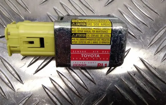 Toyota Prius (XW20) Airbag deployment crash/impact sensor 8986047040 1879000891