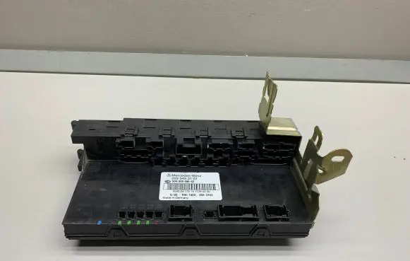 Mercedes-Benz C W203 Fuse module 001751511282 5DK00848642 2035453101