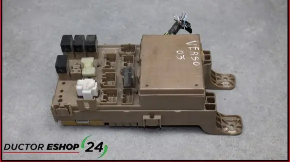 Toyota Corolla Verso E121 Fuse module 8264113040 2323000231
