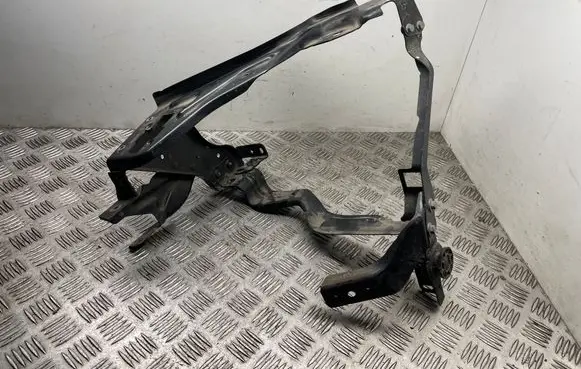 Mercedes-Benz C W204 Headlight/headlamp mounting bracket A2046201191