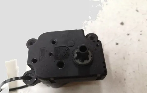 Peugeot 407 Air flap motor/actuator P2861001UA12