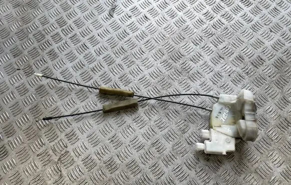 Subaru Outback Front door lock
