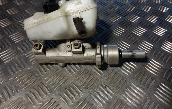 Ford Mondeo Mk III Master brake cylinder 22407779