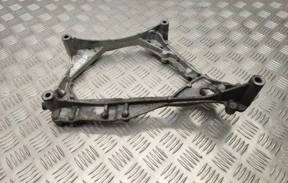 Volkswagen Transporter - Caravelle T6 Intercooler pipe mounting bracket 04L145173J