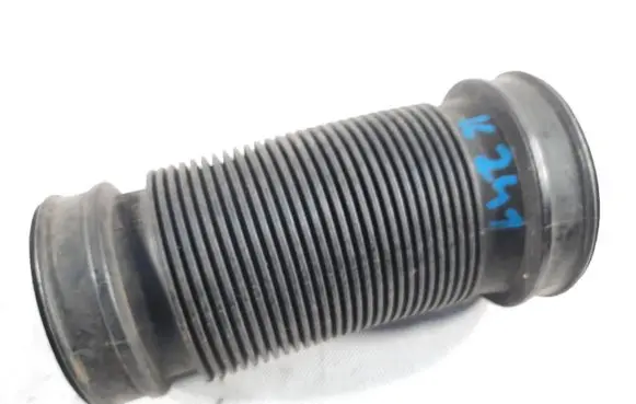 Volkswagen PASSAT B5.5 Air intake hose/pipe 8D0129627