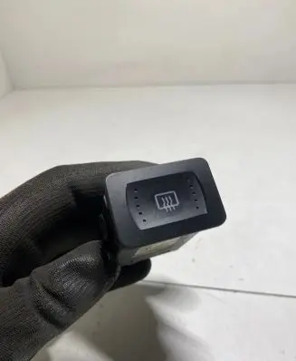 Volkswagen Golf IV Windscreen/window heater switch