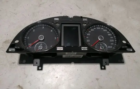 Volkswagen PASSAT B7 Speedometer (instrument cluster) 3AA920870P