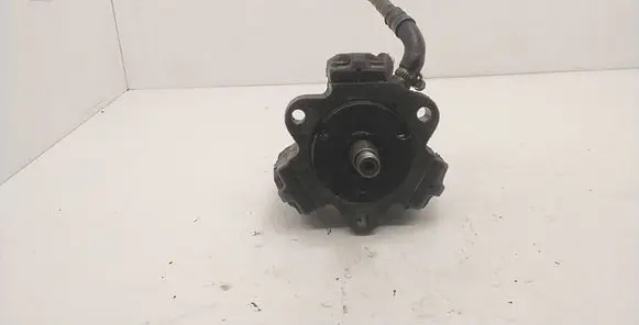 BMW 5 E39 Fuel injection high pressure pump 2247798 0445010009