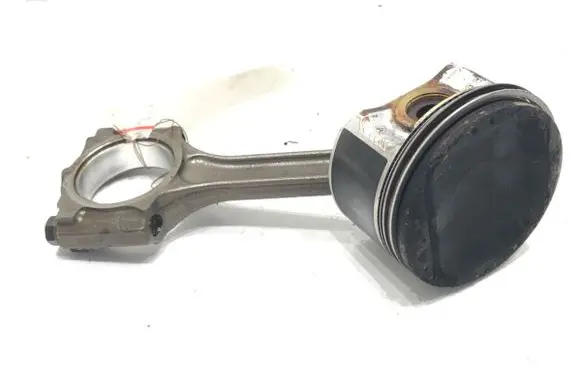 Nissan Qashqai Piston with connecting rod HR16