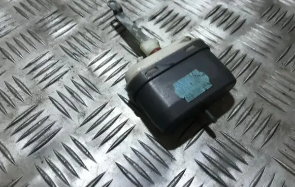 Opel Omega B1 Central locking vacuum pump 
