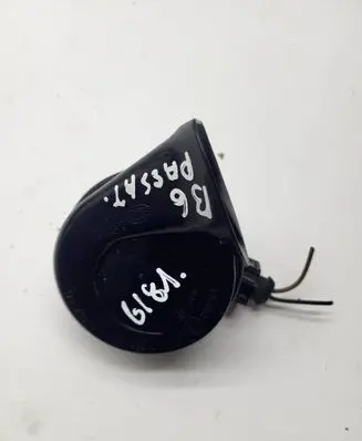 Volkswagen PASSAT B6 Horn signal A28657625
