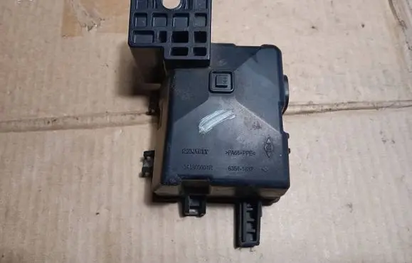 Renault Megane III Fuse module 63511832