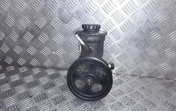 Toyota Avensis T250 Power steering pump 