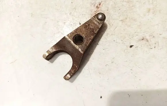 Toyota Avensis T250 Fuel Injector clamp holder 