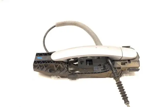 Volkswagen Tiguan Front door exterior handle 