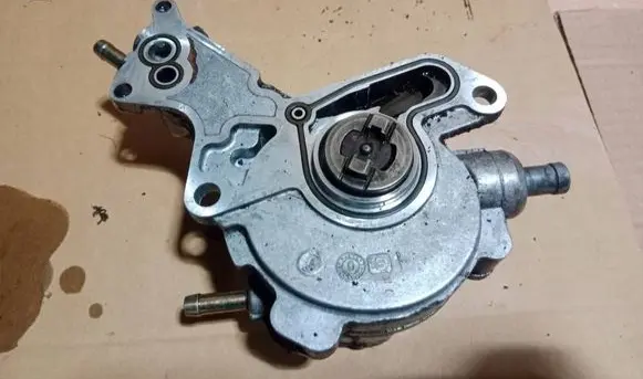 Volkswagen Lupo Vacuum pump 038145209A