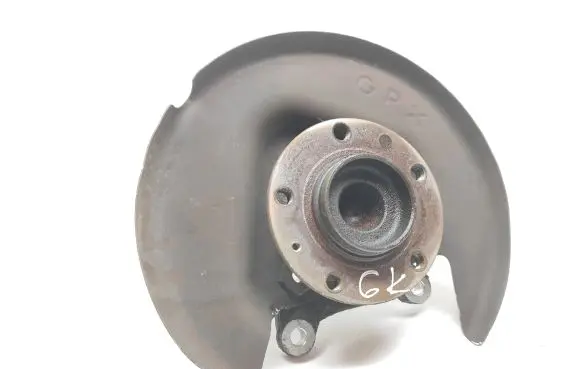 Rear wheel hub