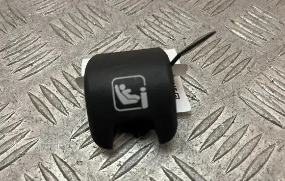 Mercedes-Benz X-class W470 ISOFIX cover 886395XA0A 886394JL0A
