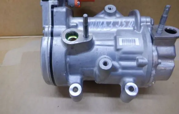 Ford Kuga III Air conditioning (A/C) compressor (pump) 19D623