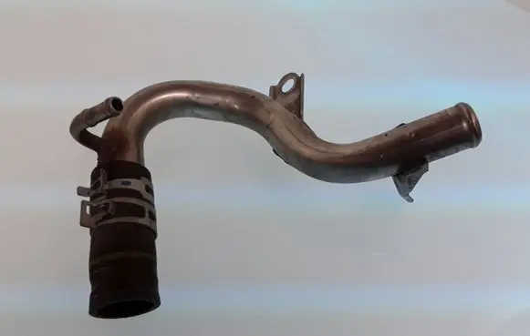 Lexus CT 200H Engine coolant pipe/hose