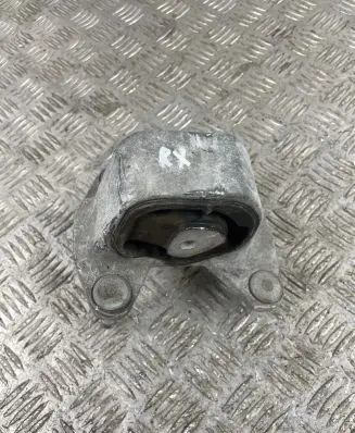 Lexus RX 450H Engine mount bracket