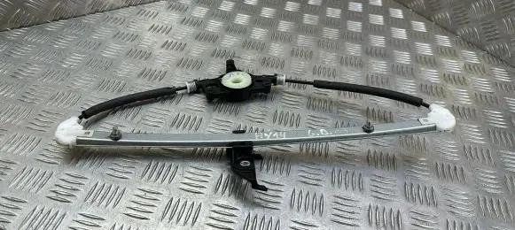 Mazda 3 II Rear window lifting mechanism without motor