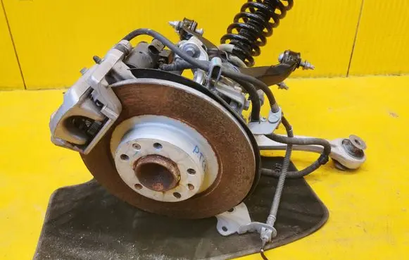 Rear wheel hub spindle/knuckle