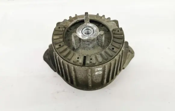 Mercedes-Benz C W204 Engine mount bracket A2042400317