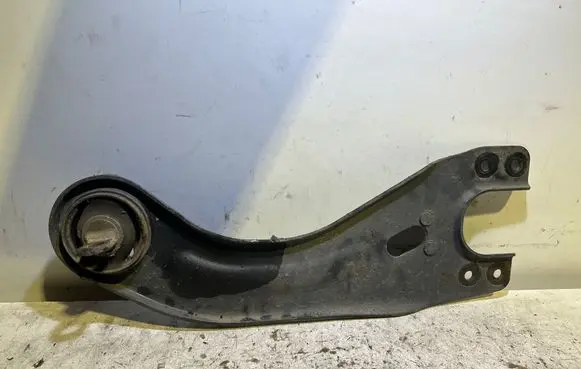 Rear control arm