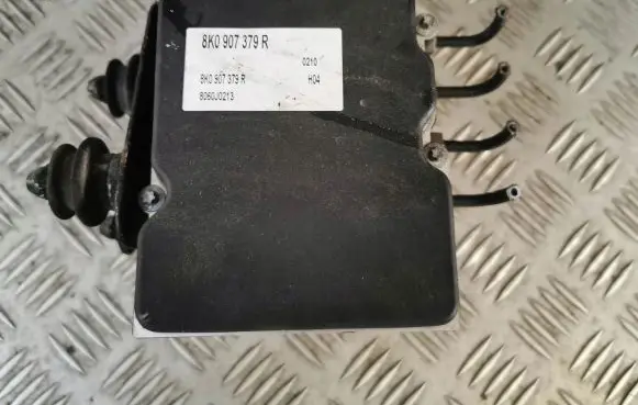 Volkswagen Golf V ABS Pump 8K0907379R