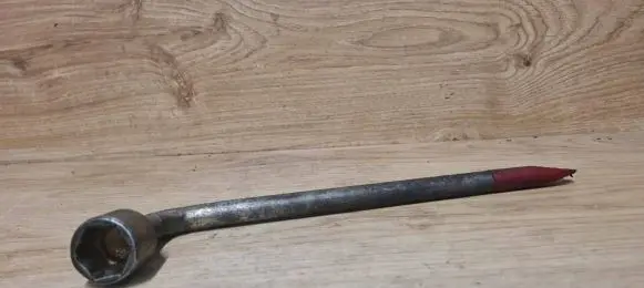 Volvo V70 Wheel nut wrench 9133668
