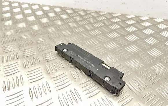 BMW 5 F10 F11 Aerial antenna amplifier 9276036