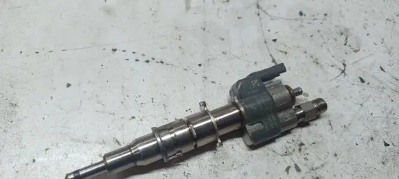 BMW 3 E90 E91 Fuel injector 10181010