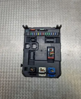 Peugeot 207 Fuse module 9664983080 22661F01 PRT0675001