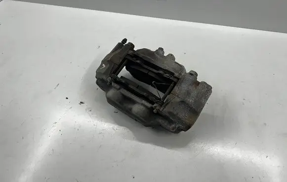 Toyota Hilux (AN10, AN20, AN30) Front brake caliper