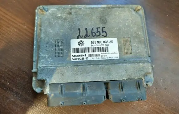 Volkswagen Polo Engine control unit/module 03e906033ak