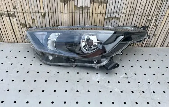 Toyota Yaris XP210 Spotlight 