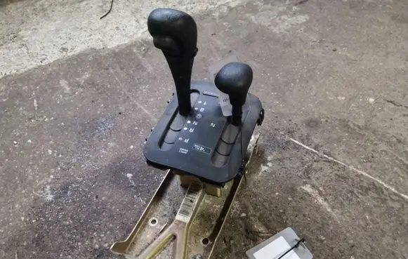 Jeep Cherokee Gear shifter/selector