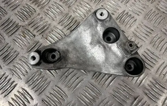 Maserati Ghibli Engine mounting bracket 311689