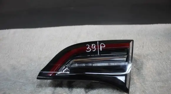 Tailgate rear/tail lights