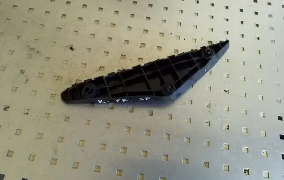 Toyota Avensis T270 Front bumper mounting bracket 5253505040