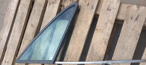 Peugeot 407 Front door window glass four-door