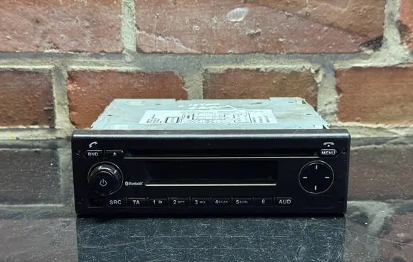 Iveco Daily 6th gen Radio/CD/DVD/GPS head unit 7620000098 10R046092