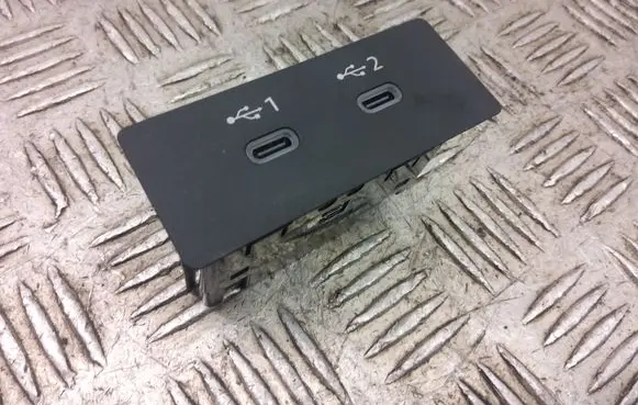 Nissan Qashqai J12 USB socket connector 284H37JA0A