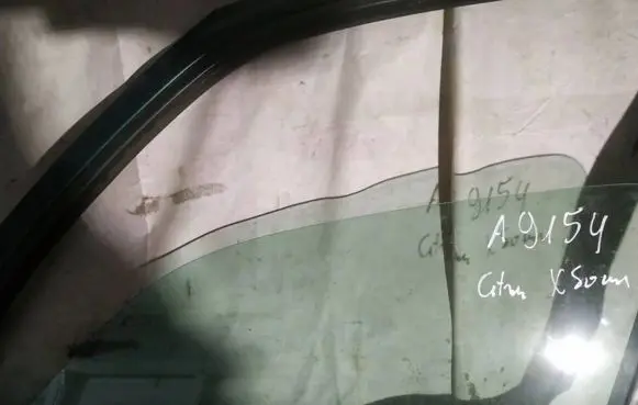 Citroen Xsara Picasso Front door window glass four-door