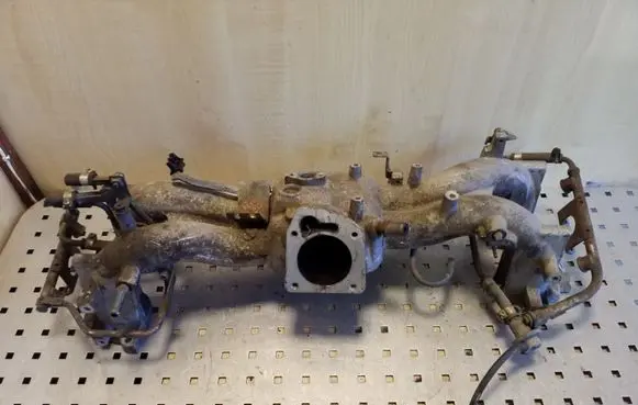 Subaru Legacy Intake manifold A46702D17 17523AA462