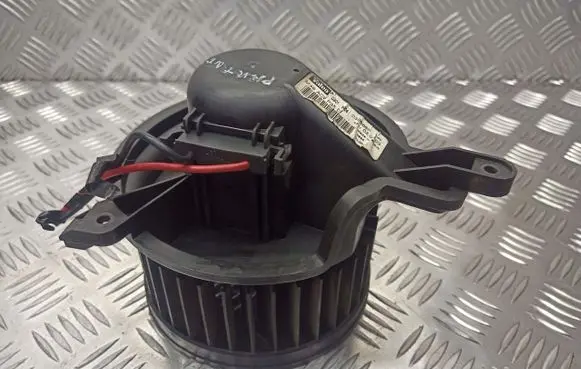 Peugeot Partner Front door blower motor 030666P