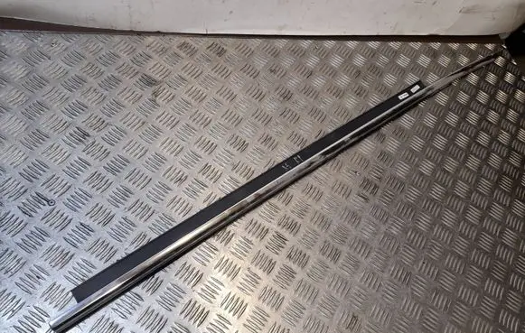Audi A5 8T 8F Front door glass trim molding 8T0853283C